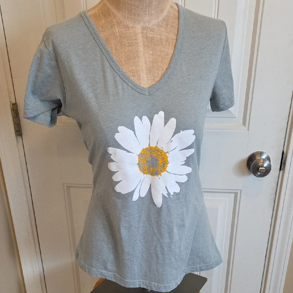Mint Green Daisy Print V-neck Short Sleeve Tshirt - Picture 1 of 6